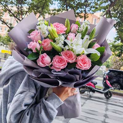 银川11朵戴安娜粉玫瑰百合，与你一起追逐梦想